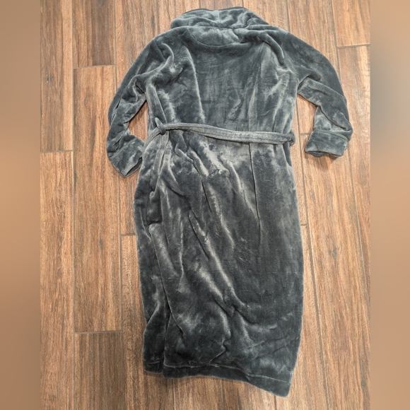 Plush Gray Robe Small - Picture 4 of 4